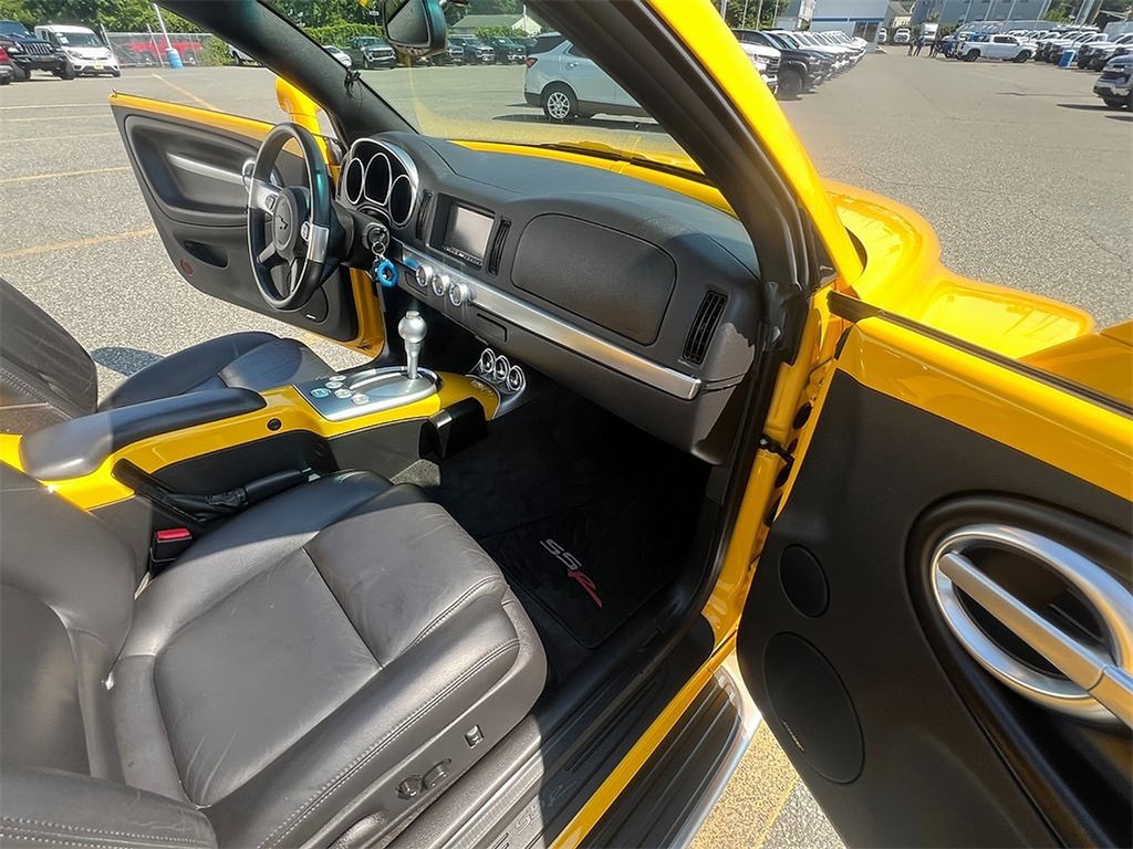 2005 Chevrolet SSR Base photo 21