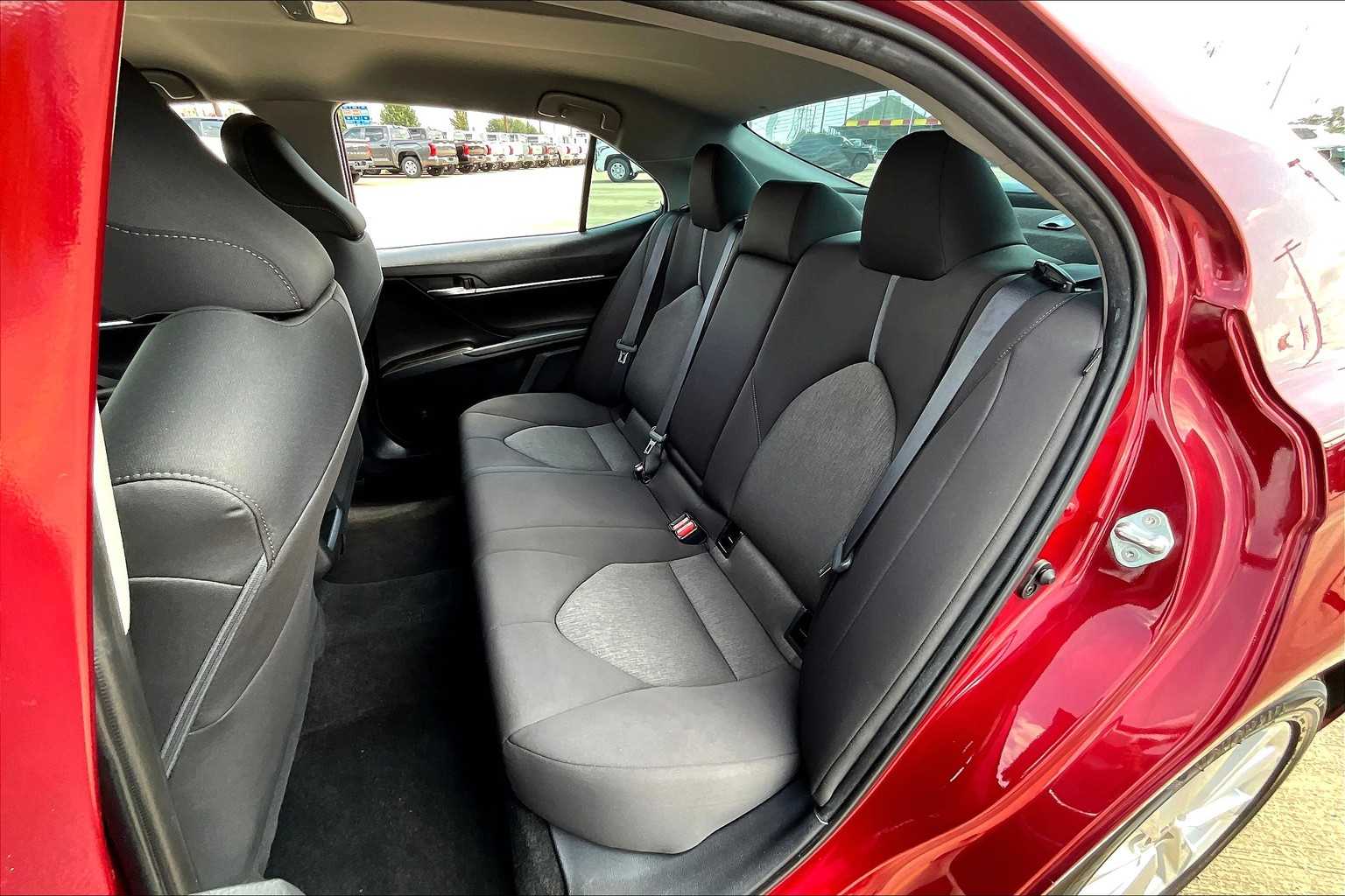 2022 Toyota Camry LE photo 19