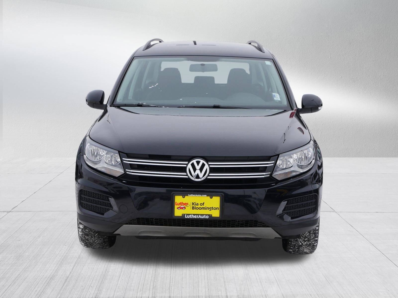 Used 2017 Volkswagen Tiguan Limited Base with VIN WVGBV7AX4HK051561 for sale in Bloomington, MN