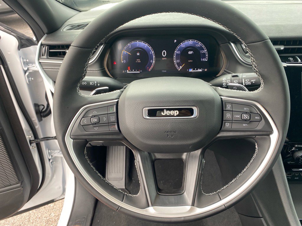 2025 Jeep Grand Cherokee Laredo X photo 4