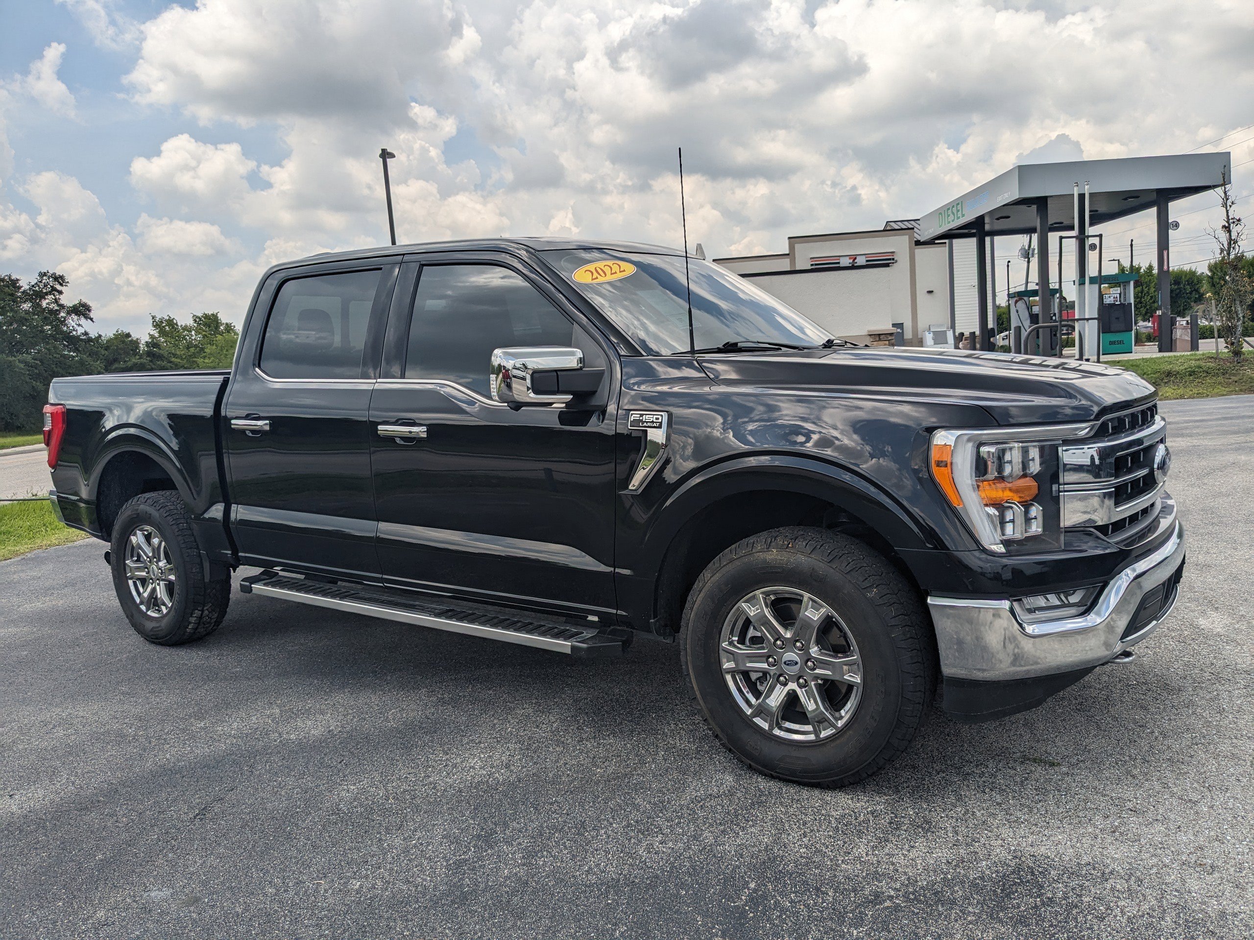 2022 Ford F-150 Lariat photo 2