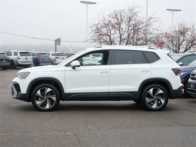 2025 Volkswagen Taos photo 3