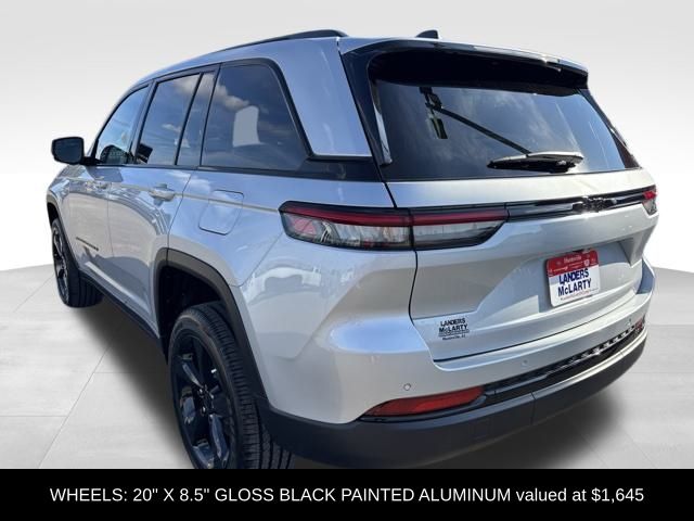 2025 Jeep Grand Cherokee Laredo Altitude photo 4