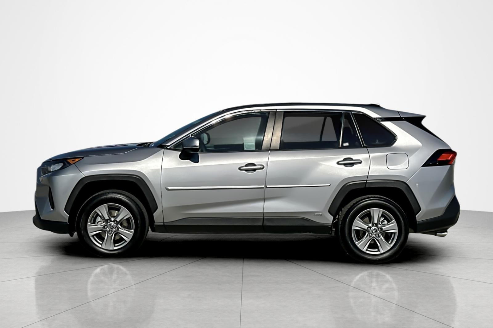 Used 2022 Toyota RAV4 LE with VIN JTMMWRFV7ND164224 for sale in Kansas City