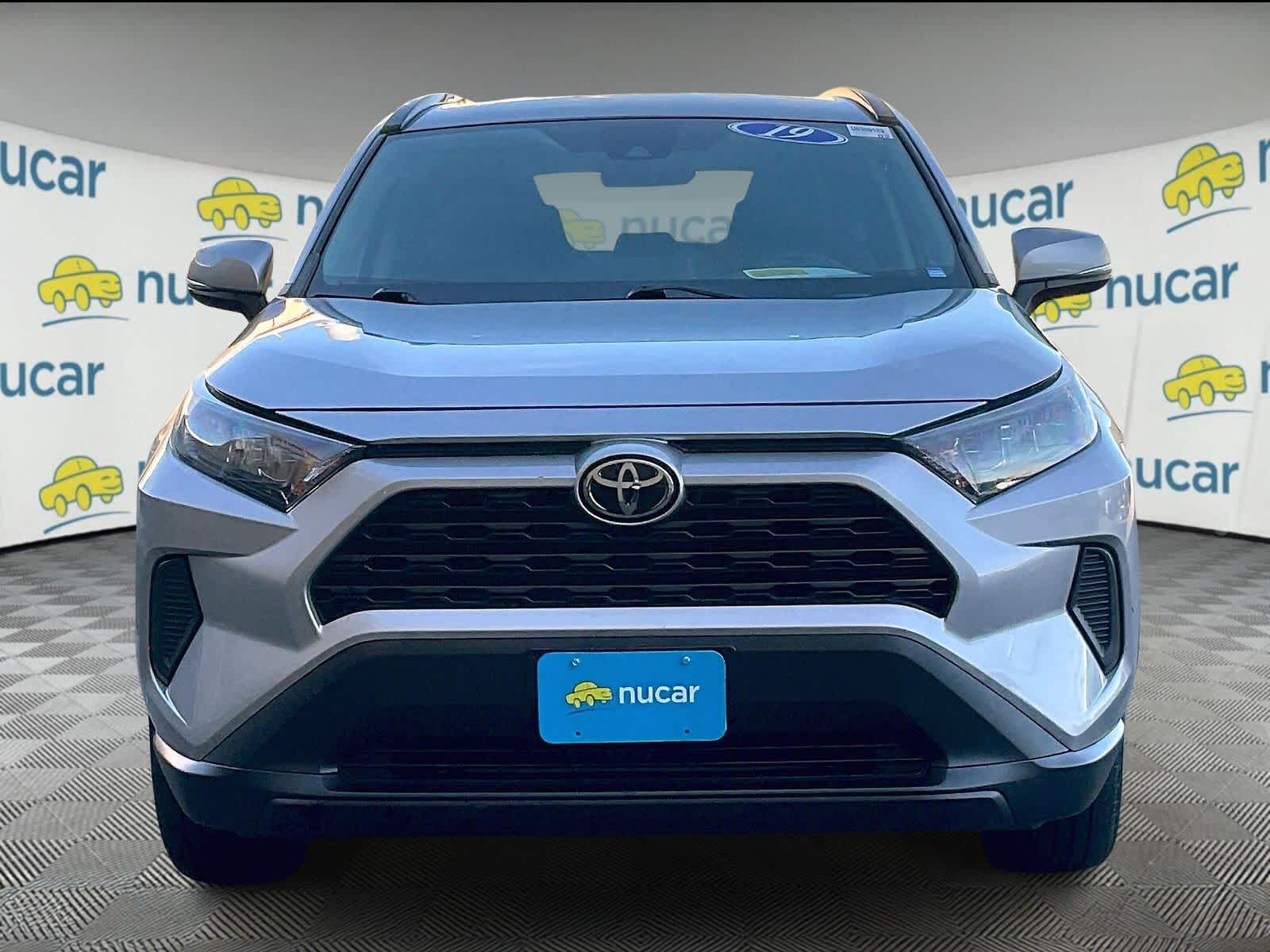 2019 Toyota RAV4 LE photo 2