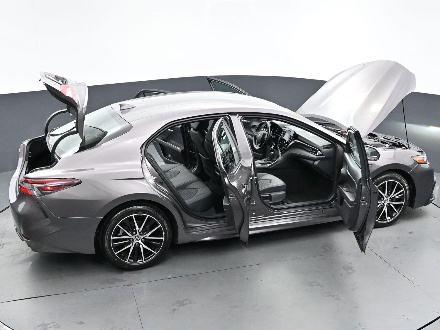 2022 Toyota Camry SE photo 36