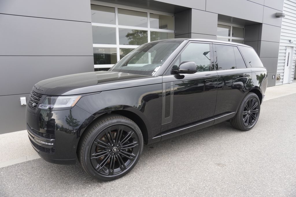 2025 Land Rover Range Rover SE photo 3