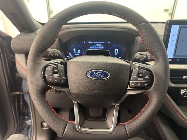 2025 Ford Explorer ST-Line photo 14