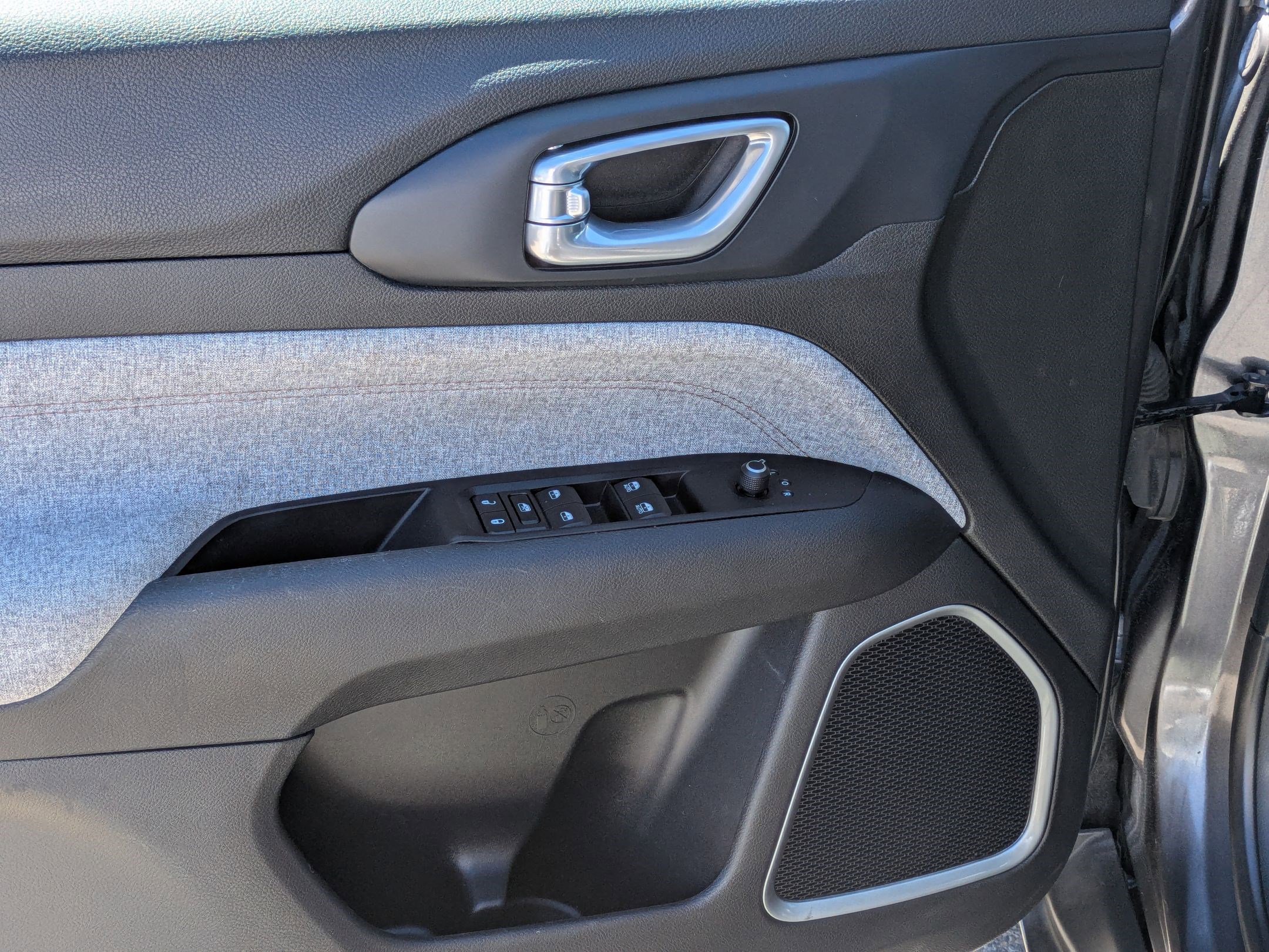 2022 Jeep Compass Latitude Lux photo 12