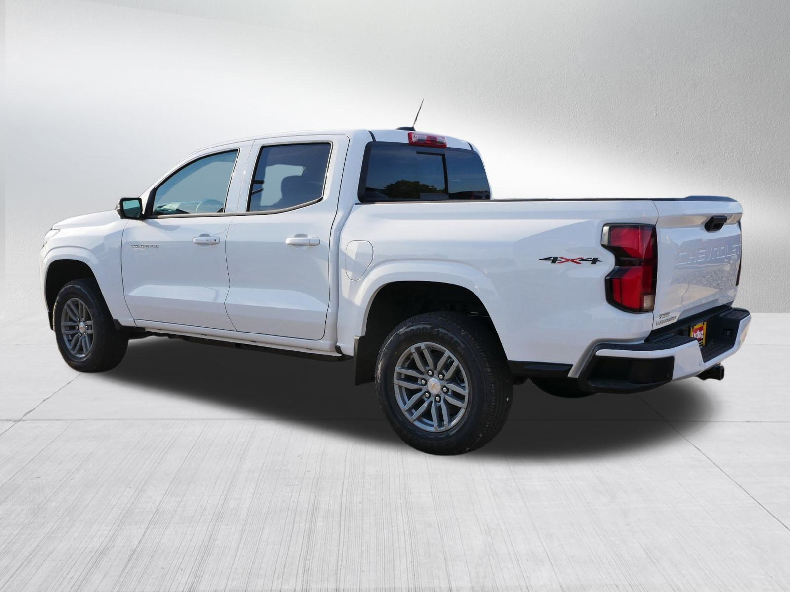 2026 Chevrolet Colorado LT photo 2