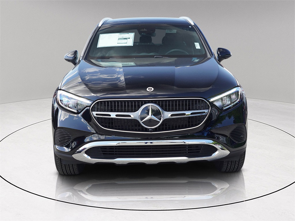 2025 Mercedes Benz GLC 300 photo 2