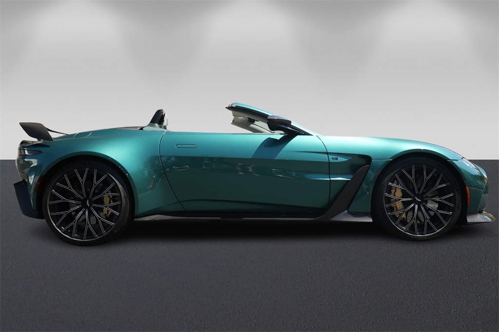 2023 Aston Martin Vantage photo 2