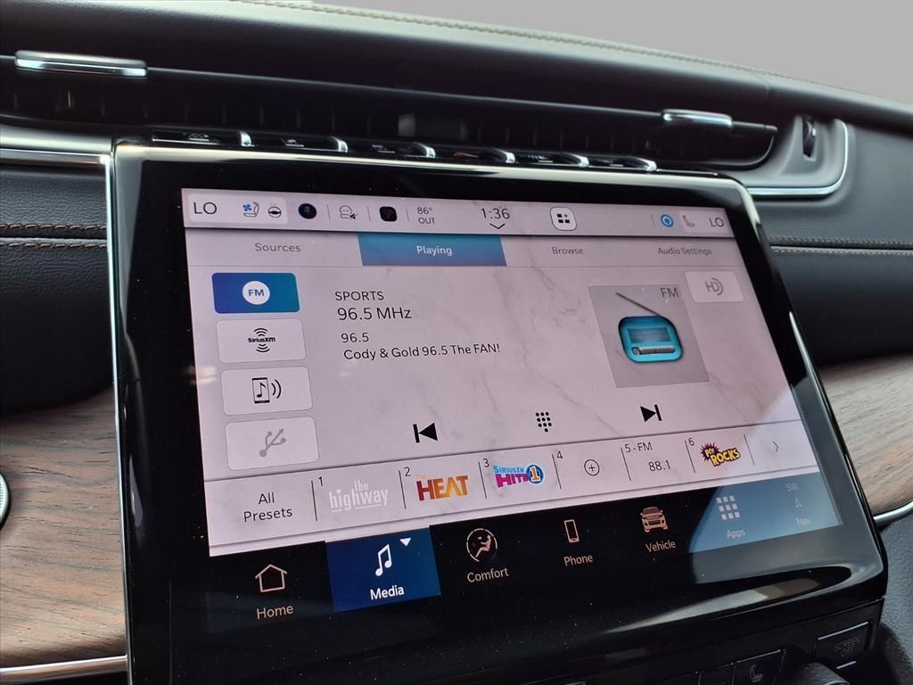 2025 Jeep Grand Cherokee Summit photo 4