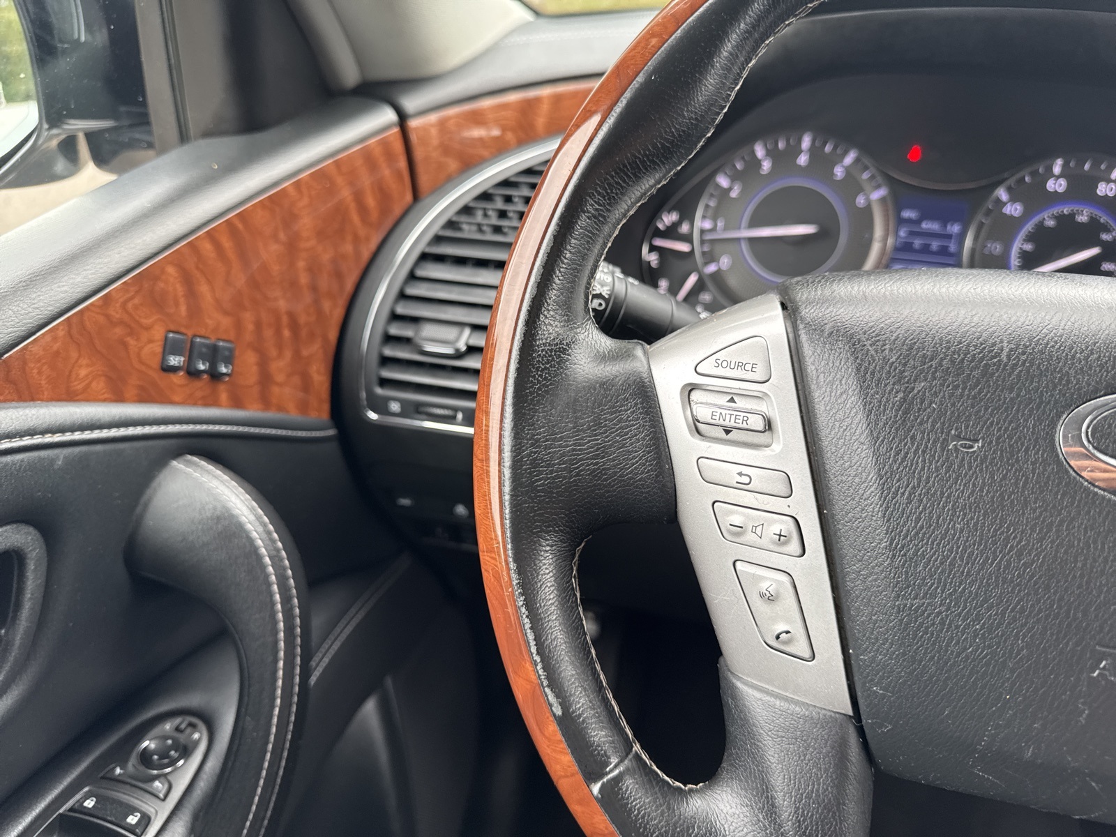 2019 Infiniti QX80 Luxe photo 18