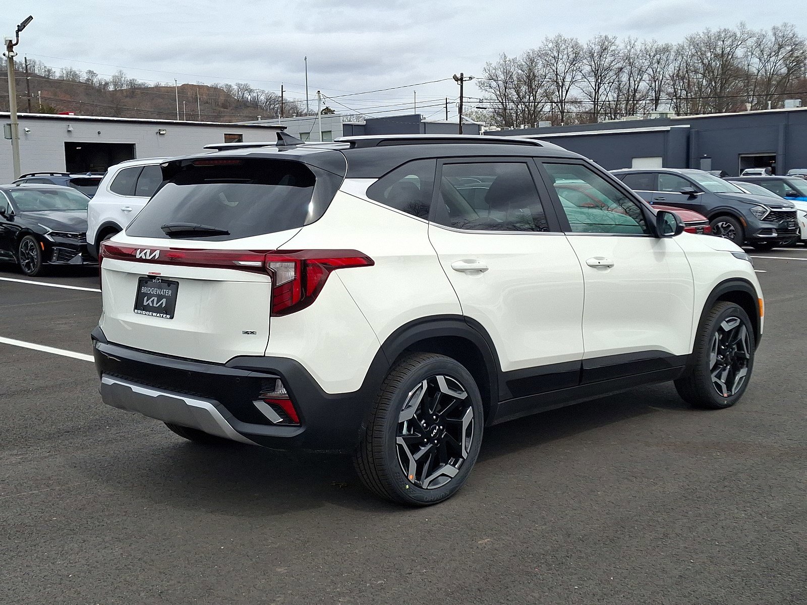 2025 Kia Seltos SX photo 4