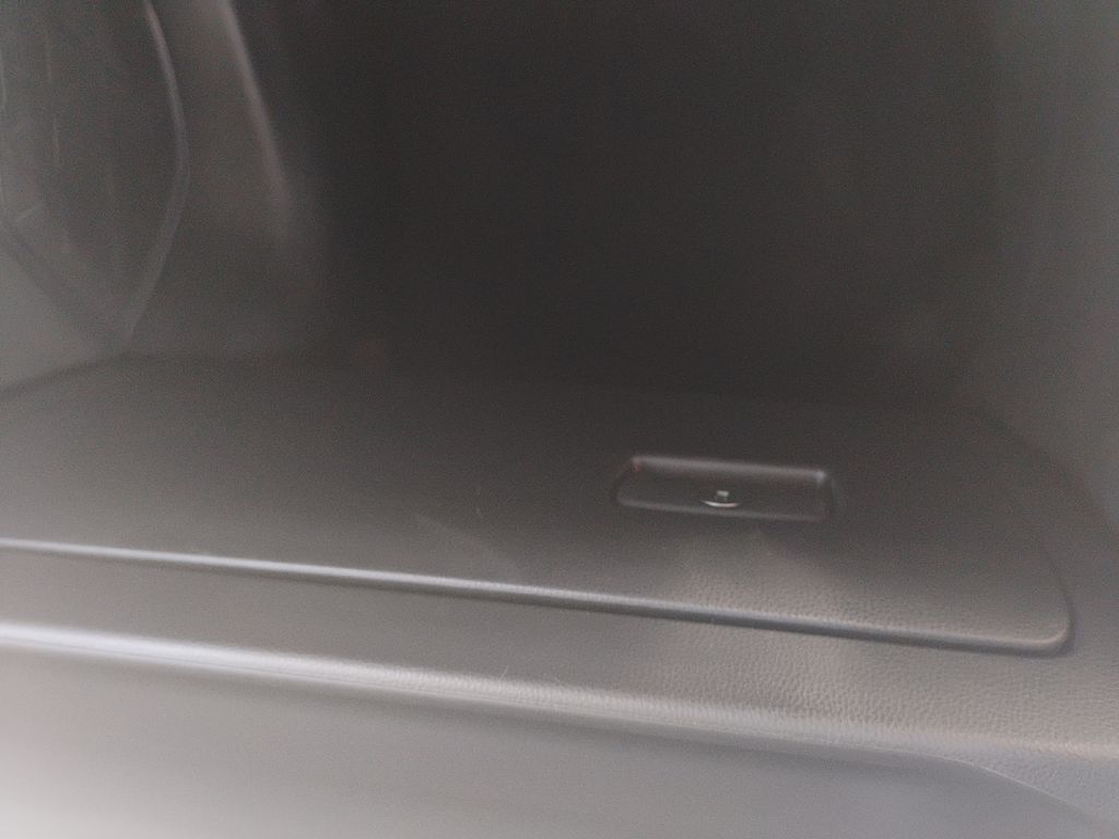 2024 Toyota RAV4 XLE photo 19