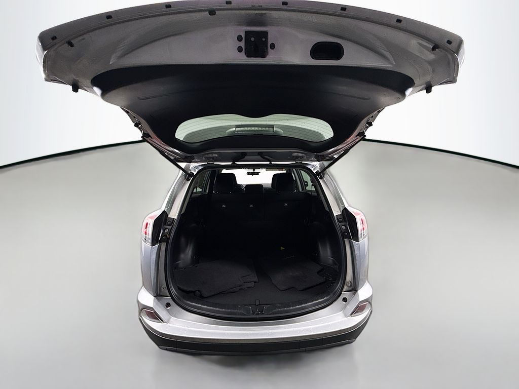 2016 Toyota RAV4 LE photo 22