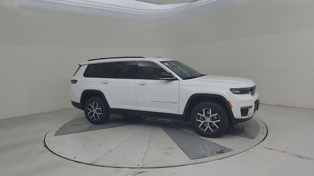 2025 Jeep Grand Cherokee Limited photo 2