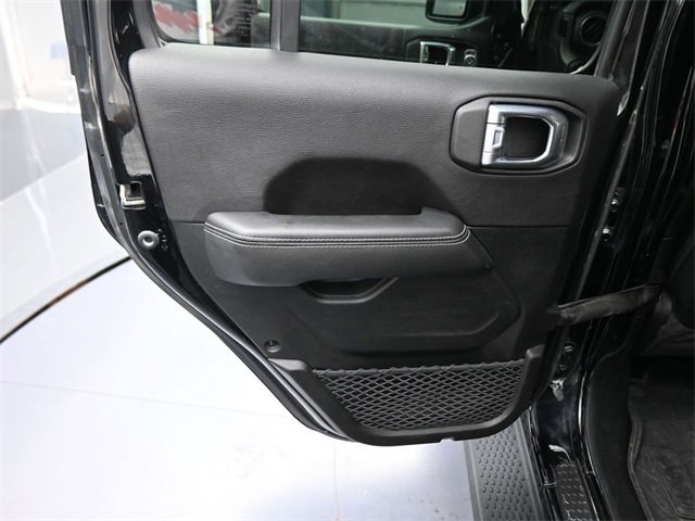 2023 Jeep Wrangler Sahara photo 12