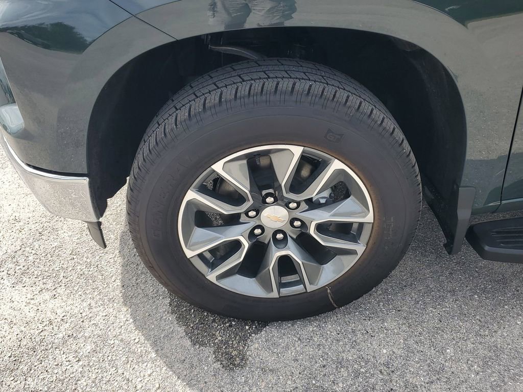 2025 Chevrolet Silverado 1500 LT photo 17
