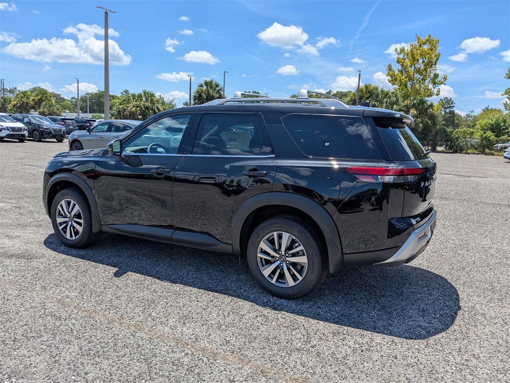 2025 Nissan Pathfinder SL photo 5
