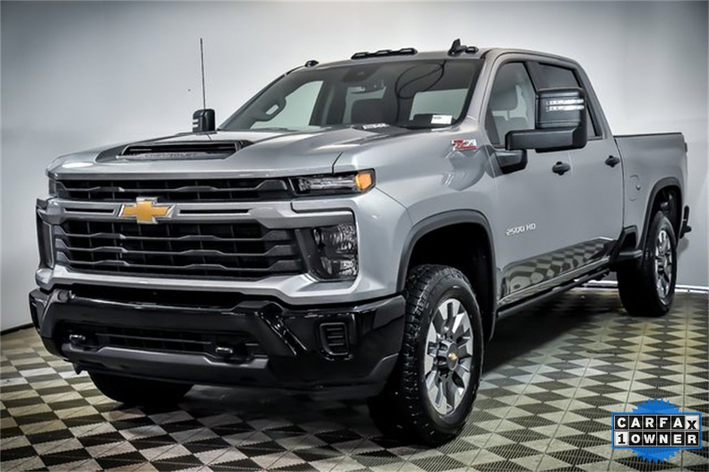2024 Chevrolet Silverado 2500HD Custom photo 4