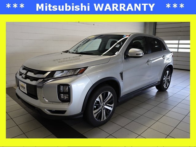 2025 Mitsubishi Outlander Sport SE's photo