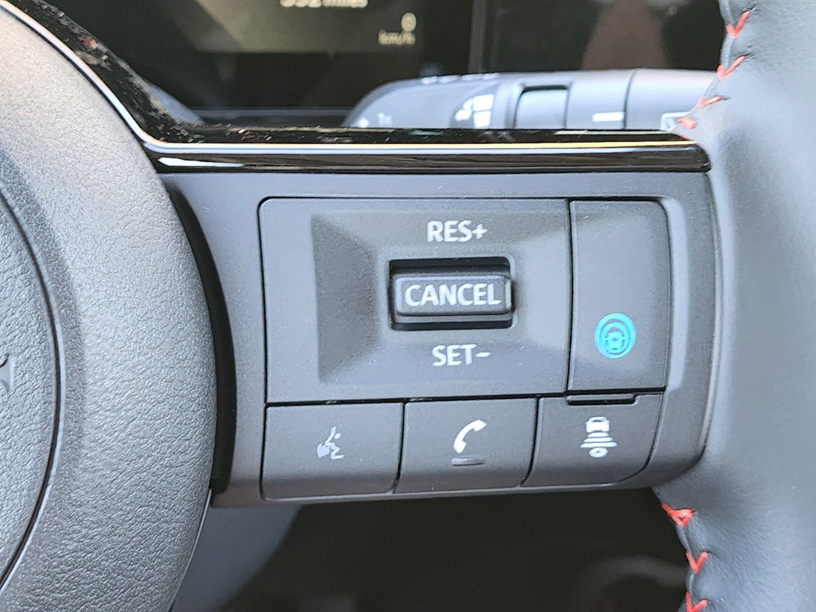 2025 Nissan Kicks SR photo 15