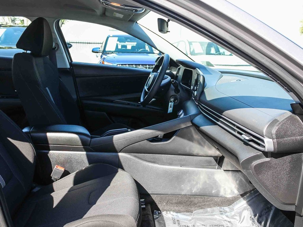 2025 Hyundai Elantra SE photo 16