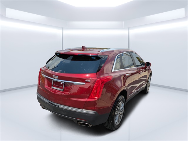 2017 Cadillac XT5 Luxury photo 2