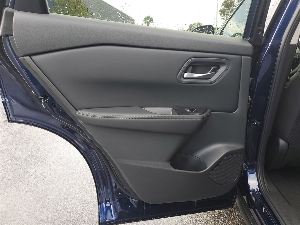 2026 Nissan Rogue SV photo 8