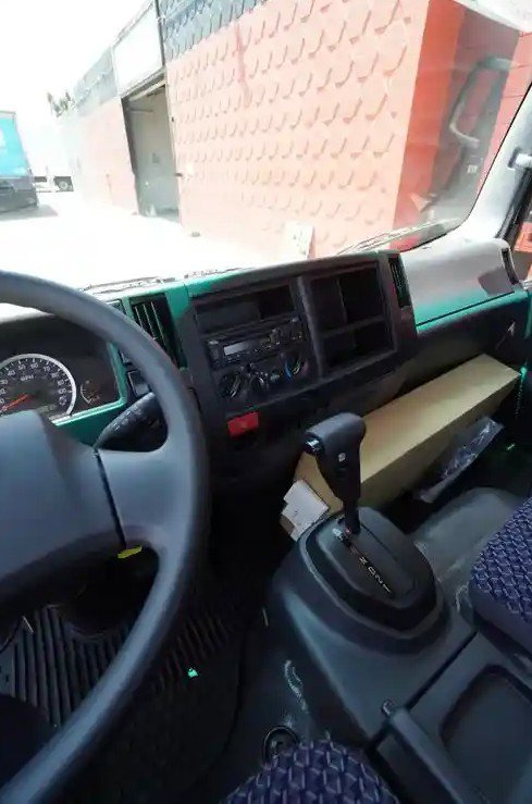 2024 Isuzu NRR Standard photo 4