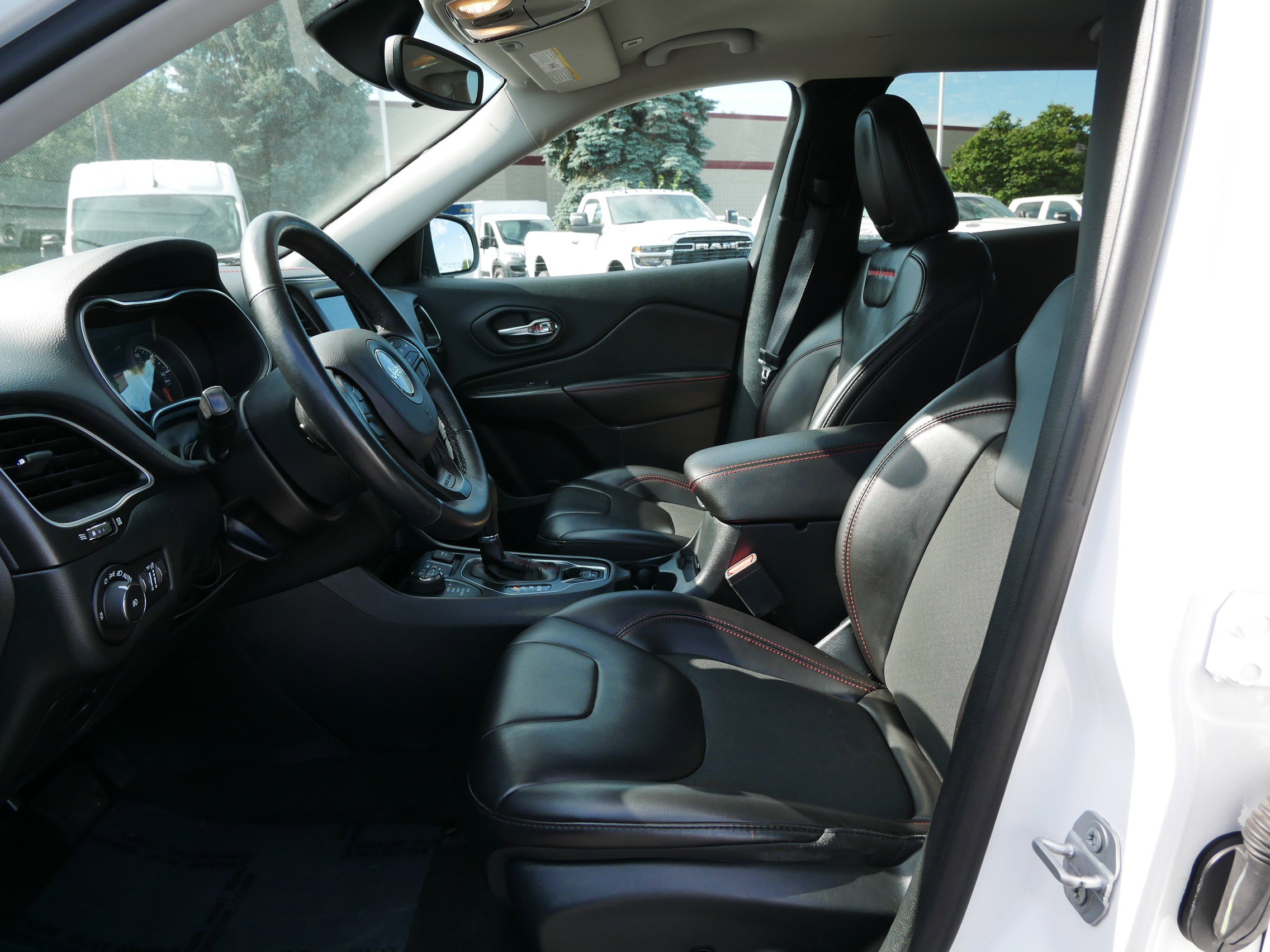 2019 Jeep Cherokee Trailhawk photo 10