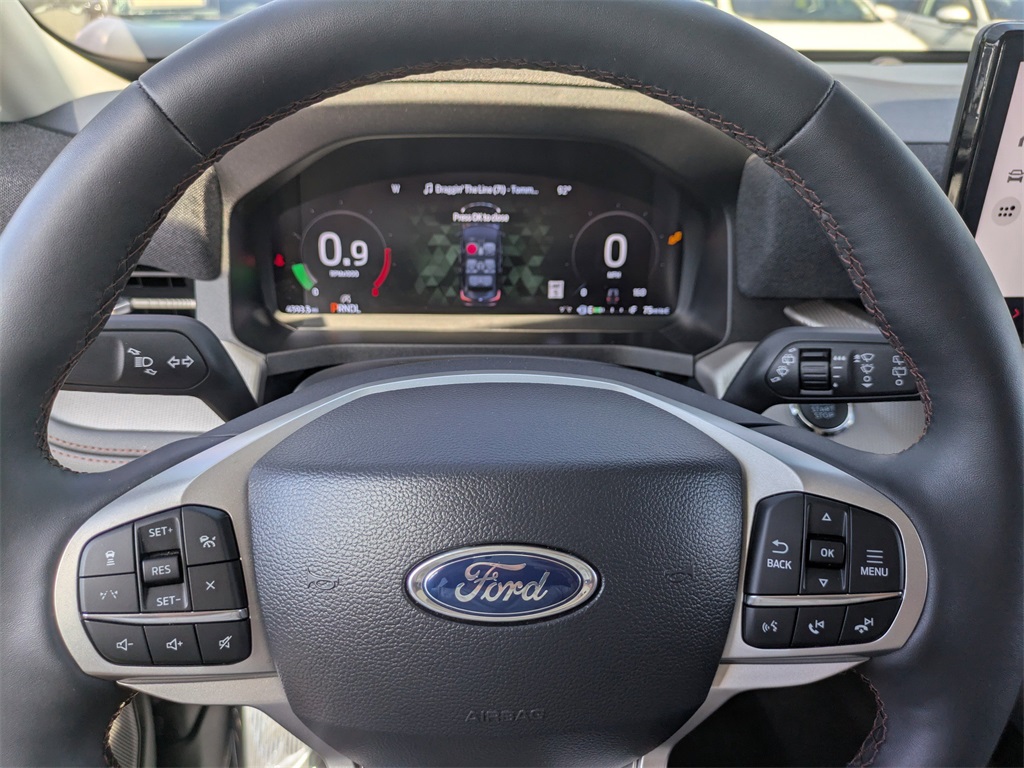 2025 Ford Explorer photo 29
