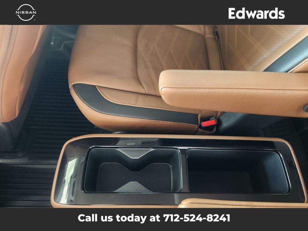 2023 Nissan Pathfinder Platinum photo 16