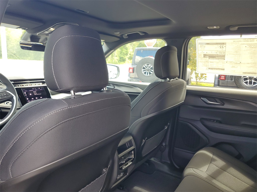 2025 Jeep Grand Cherokee Laredo X photo 23