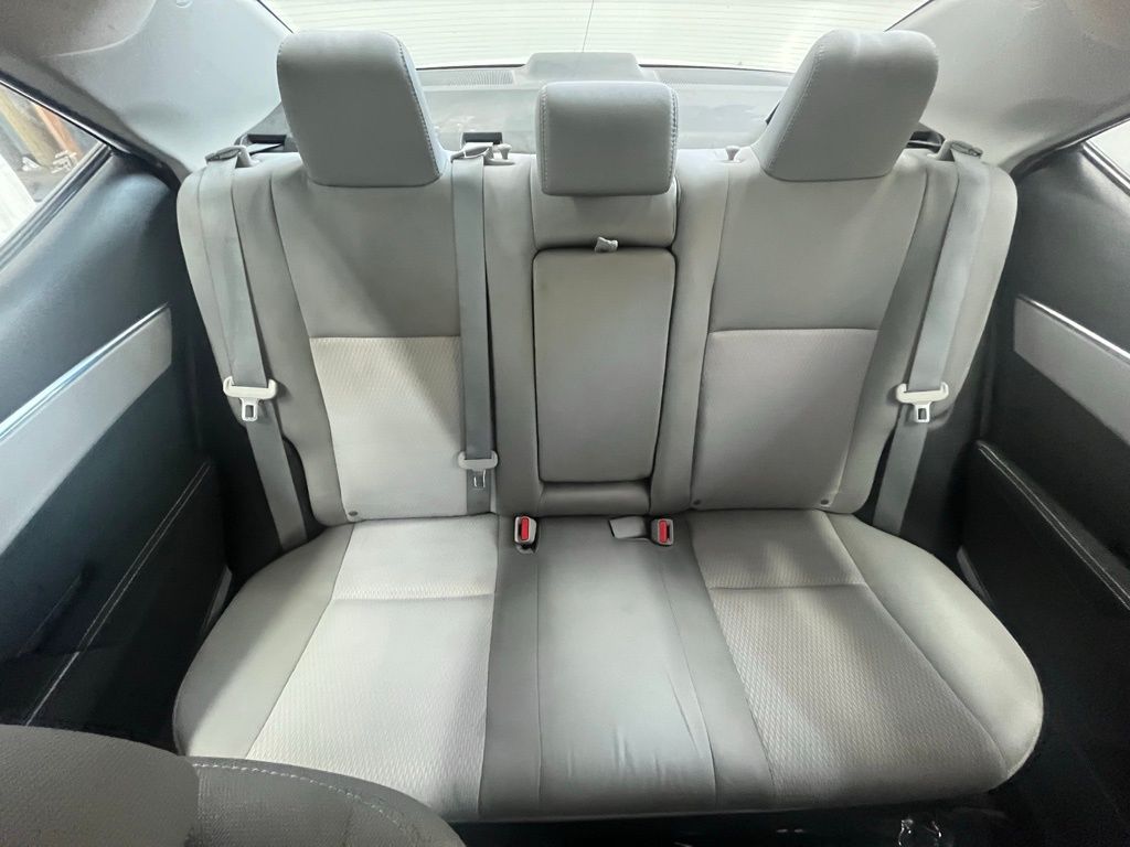 2015 Toyota Corolla LE photo 25
