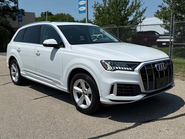 2022 Audi Q7 45 Premium Plus photo 2