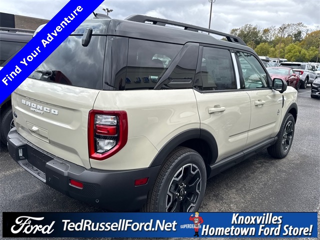 2025 Ford Bronco Sport Outer Banks photo 2