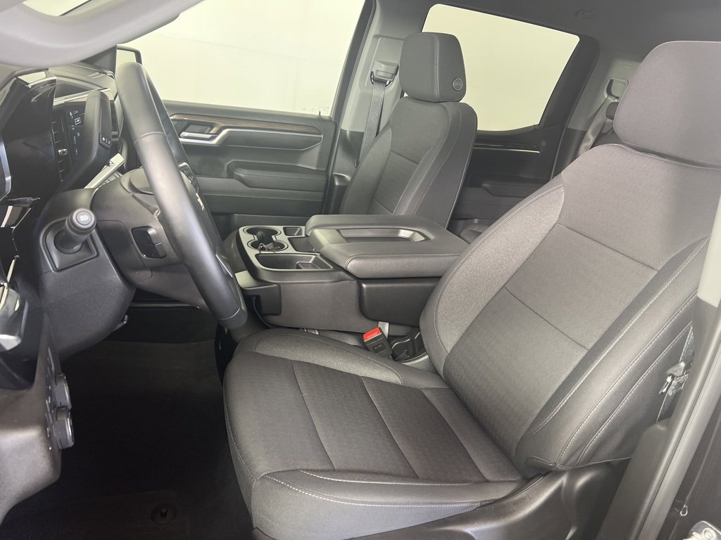 2025 Chevrolet Silverado 1500 LT photo 3