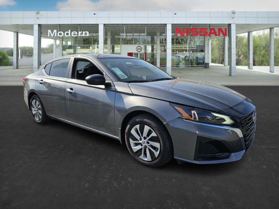 2025 Nissan Altima S photo 2