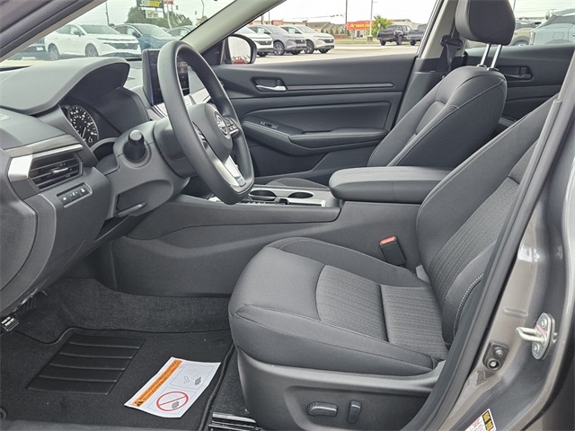 2025 Nissan Altima 2.5 SV photo 4