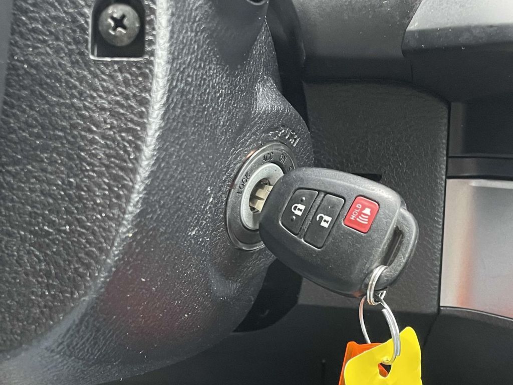 2021 Toyota Tacoma SR photo 12
