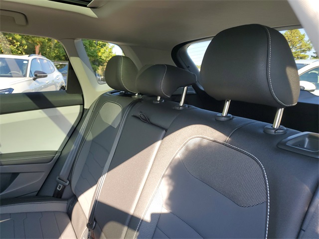 2025 Volkswagen Taos SE photo 8