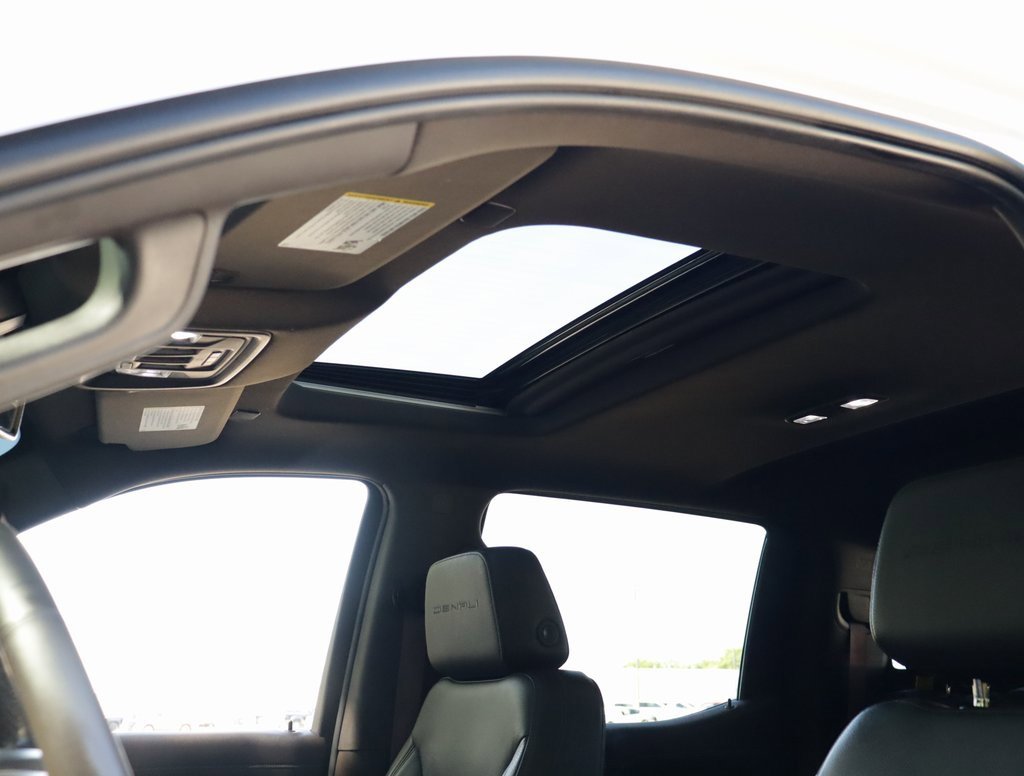 Used 2022 White Frost Tricoat GMC Denali image 24