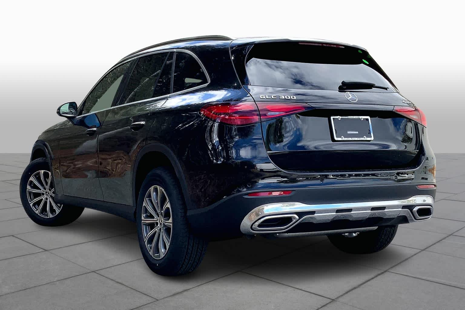 2025 Mercedes Benz GLC 300 4MATIC photo 4