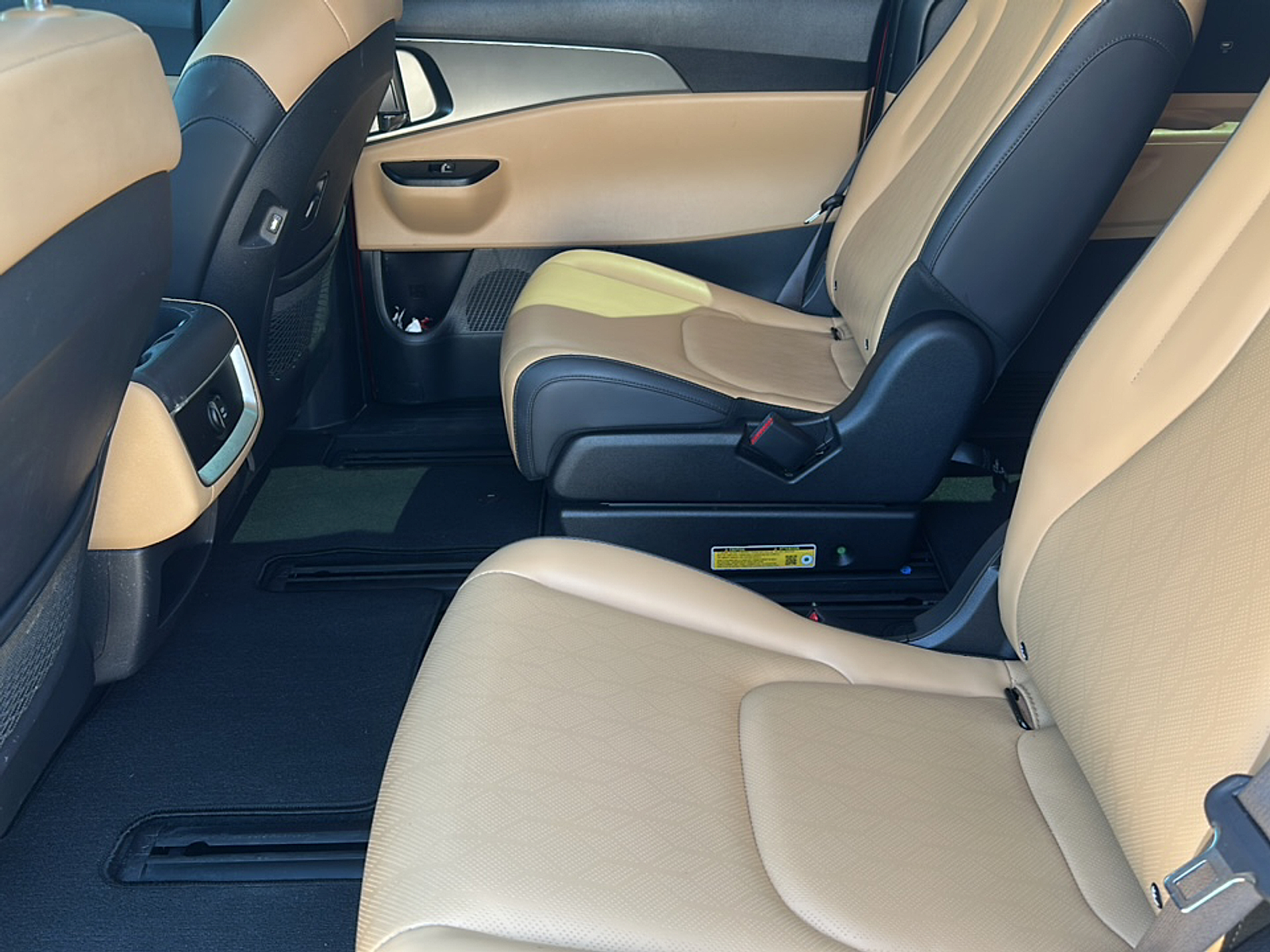 2024 Kia Carnival LX photo 4