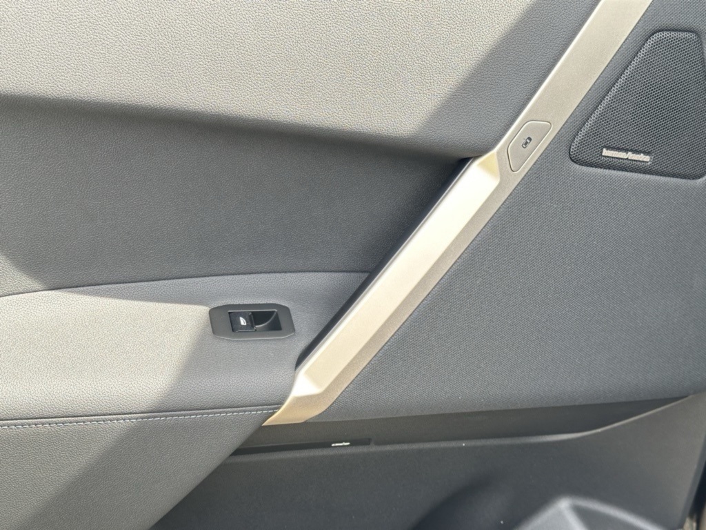 2025 Bmw iX photo 16
