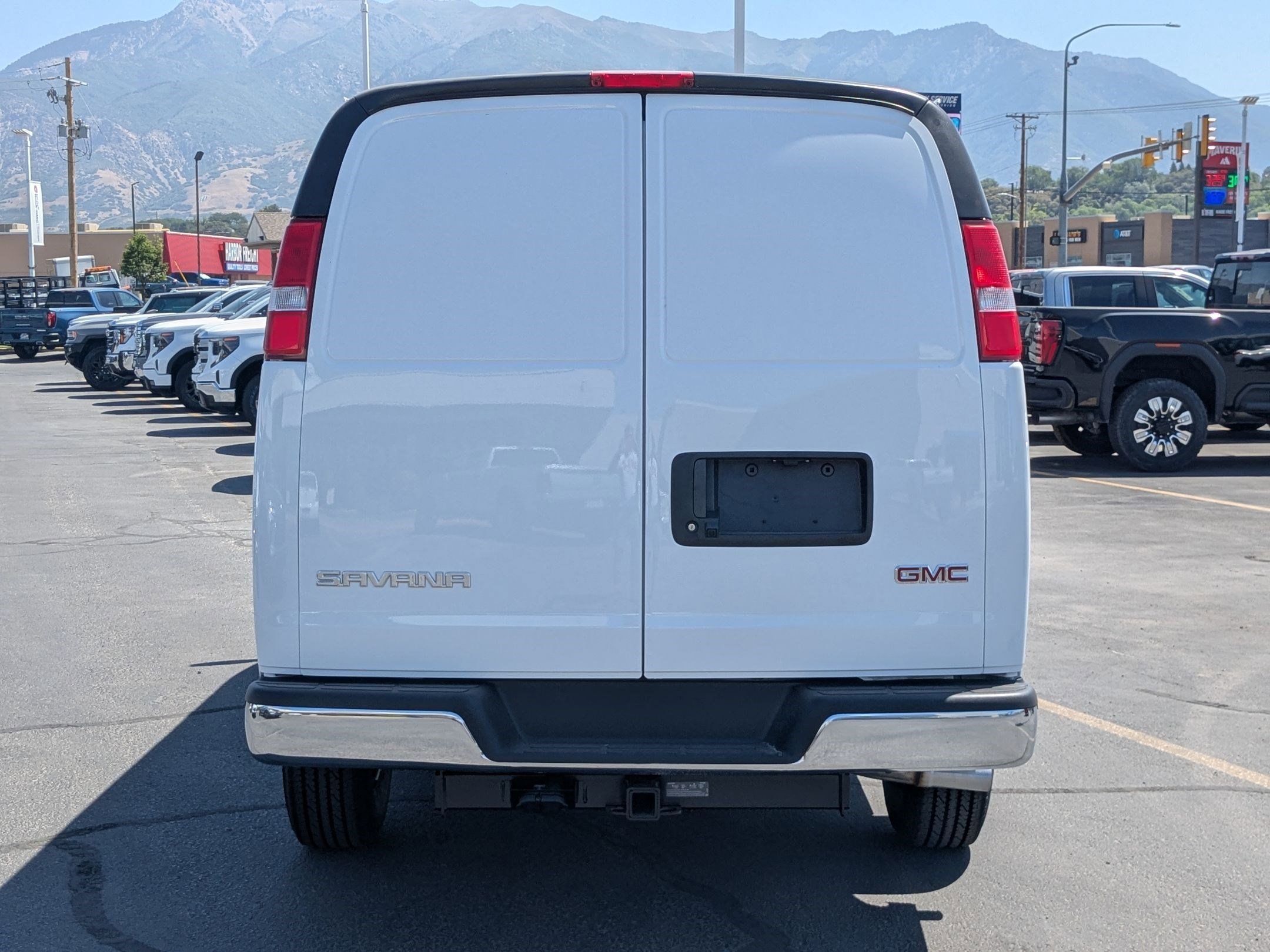 2025 Gmc Savana Cargo 2500 photo 4