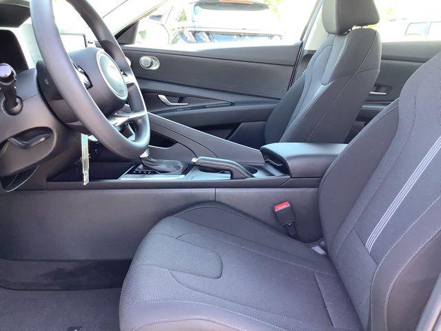 2025 Hyundai Elantra SE photo 11